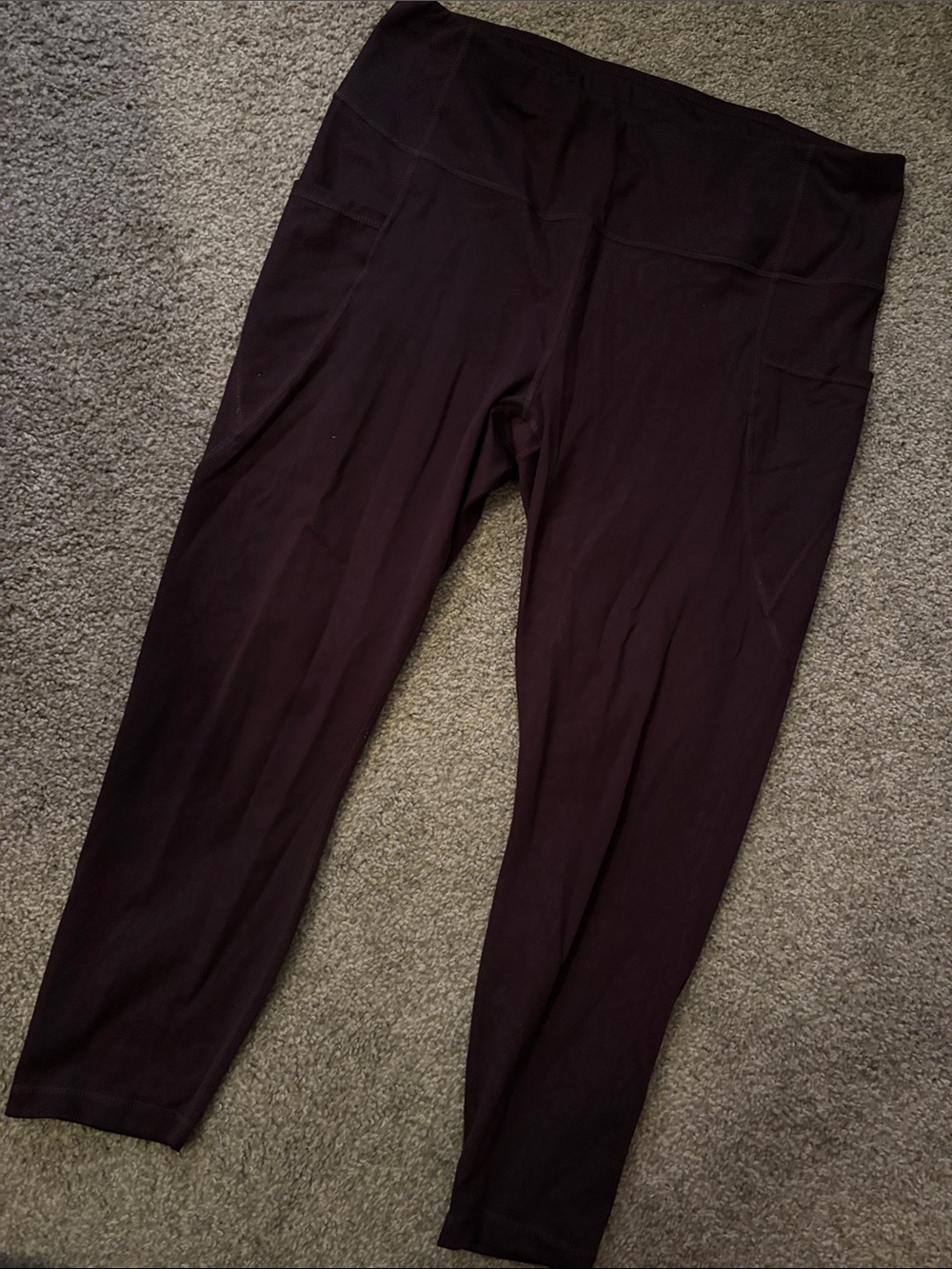 High-Rise Women's Active capris in Dark Plum